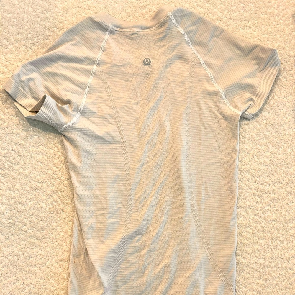 Lululemon Swiftly Tech ShortSleeve White - Size 2